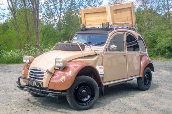 Vendee_Deuch_2CV6_1974_Indian_Forest_26