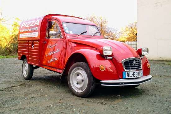 Vendee_Deuch_2CV_AKAP_1976_Pizzeria_ChampDeFoire_73