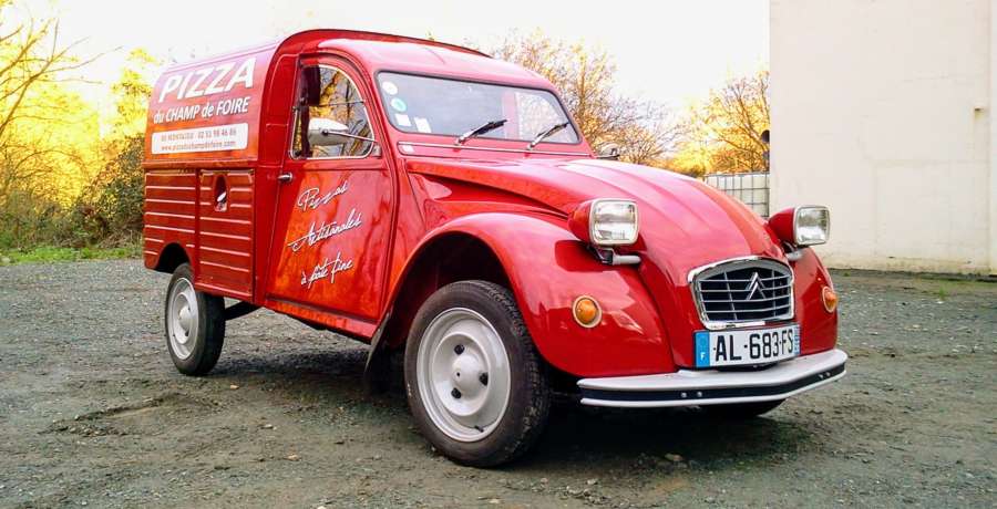 Vendee_Deuch_2CV_AKAP_1976_Pizzeria_ChampDeFoire_73